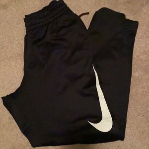 Men’s Nike coupe joggers